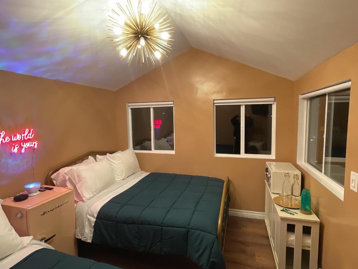 Glamping Hollywood Hills - Luxury Tiny House Pensión